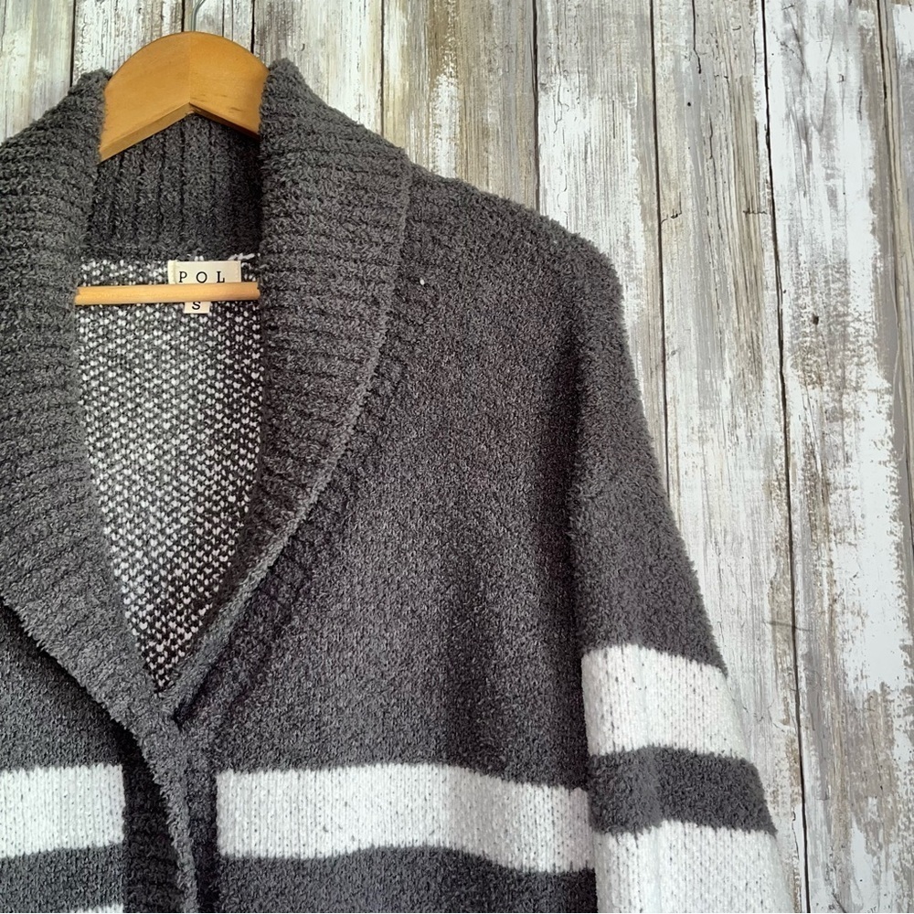 POL Jersee Plush Oversized Gray and White Striped Cardigan - Picture 5 of 6